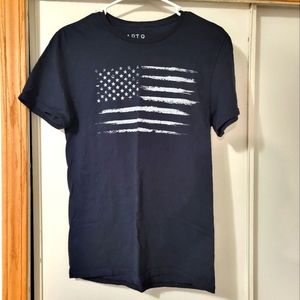 Women's short sleeve shirt.